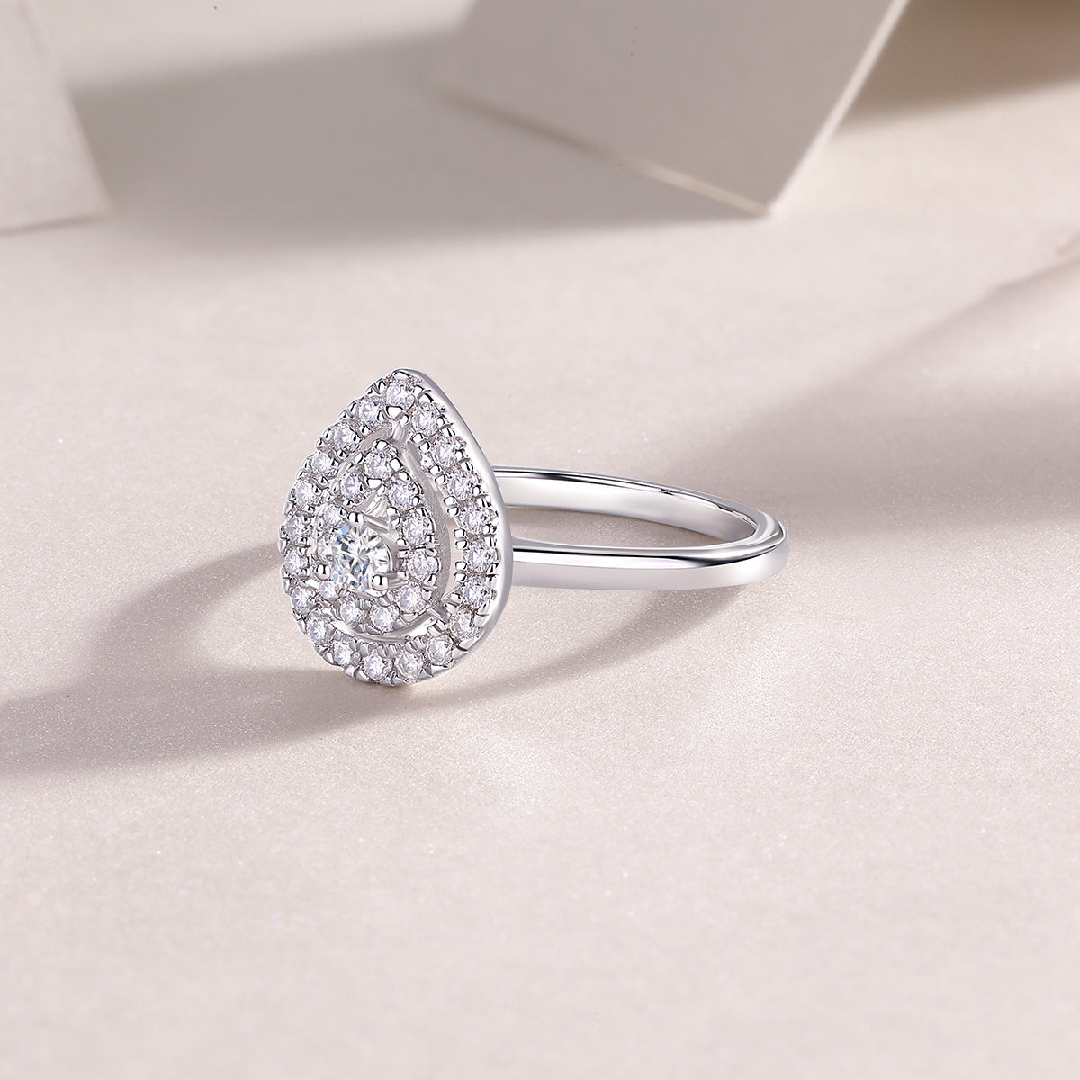 Luxury Ring with Moissanite and 925 Silver