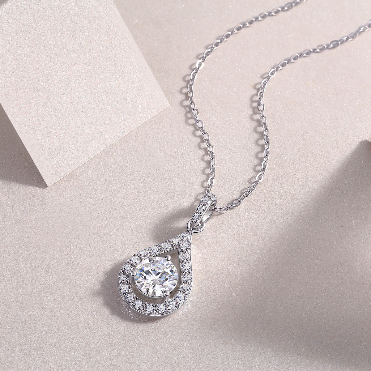 A Fashionable and Luxurious Set With 1-carat Moissanite Diamond 925 Sterling Silver