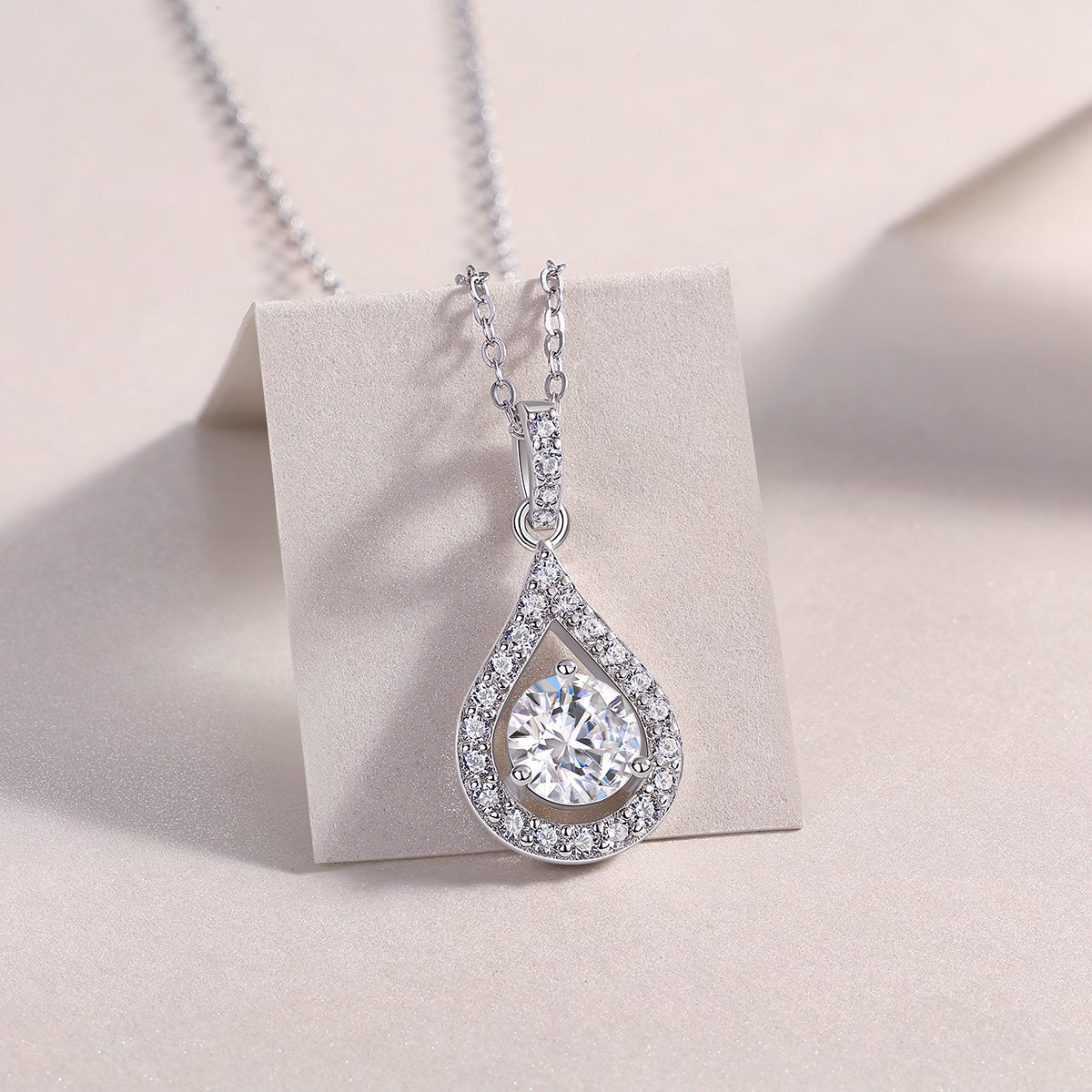 A Fashionable and Luxurious Set With 1-carat Moissanite Diamond 925 Sterling Silver