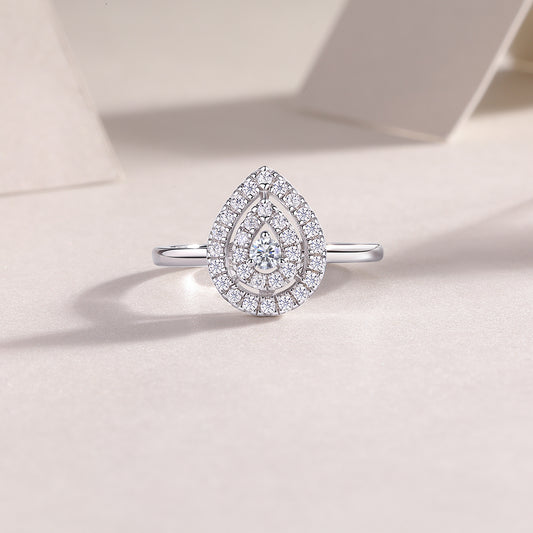 Luxury Ring with Moissanite and 925 Silver