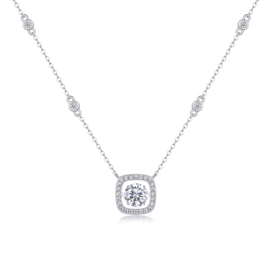 A Fashionable and Luxurious Jewelry Pendant Set With 1-carat Moissanite 925 Sterling Silver