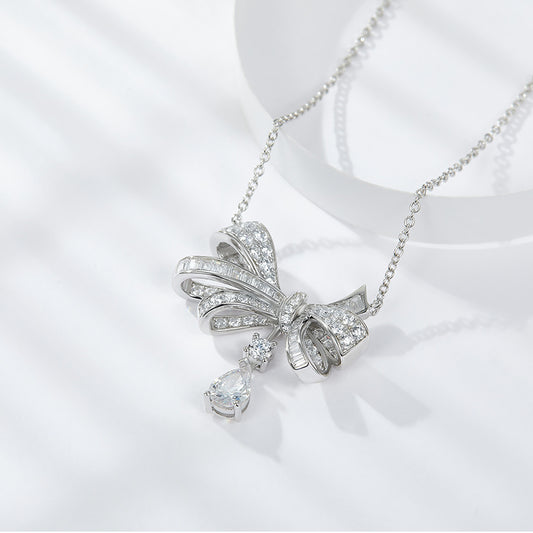 A Fashionable, Luxurious Jewelry Pendant Set with Moissanite 925 Sterling Silver